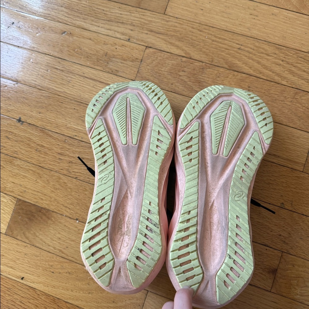 ASICS Novablast - Picture 4 of 5